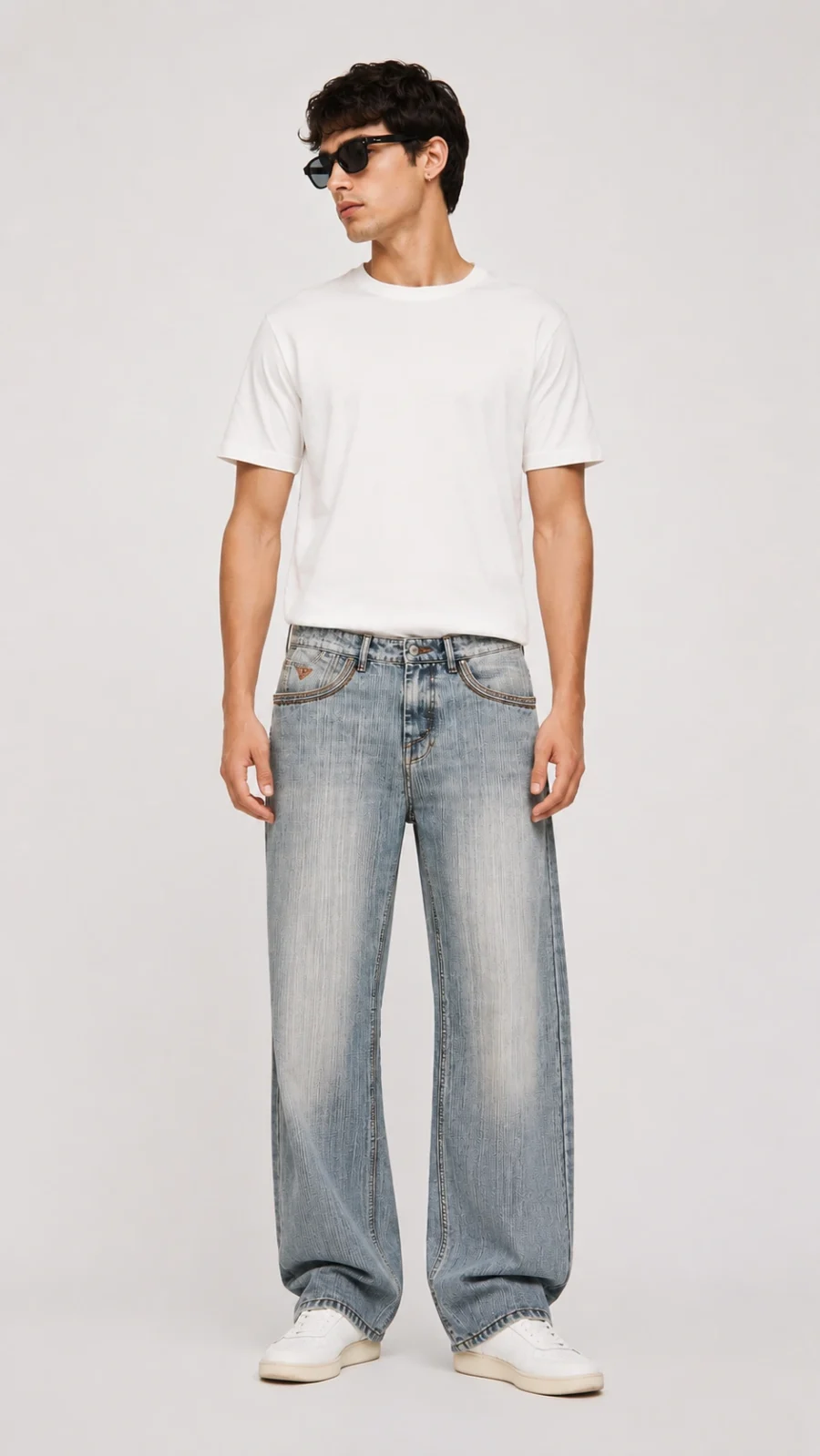 Men's Light Wash Relaxed Fit Straight Leg Jeans